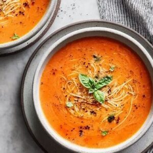 Creamy paprika-seldersoep met mediterraanse kruiden (vegan)